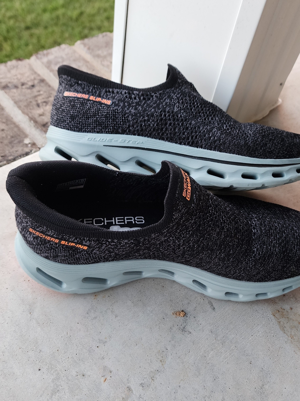 Skechers Slip-On Men's Casual Trainer in Black and Light Blue Size 11